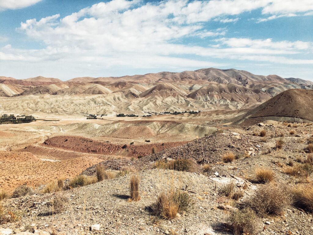 Navigating the desert in the silk route cycle 